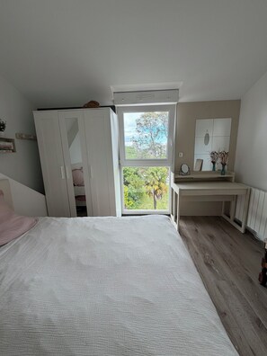Room - Vrbo Property (Nantes)