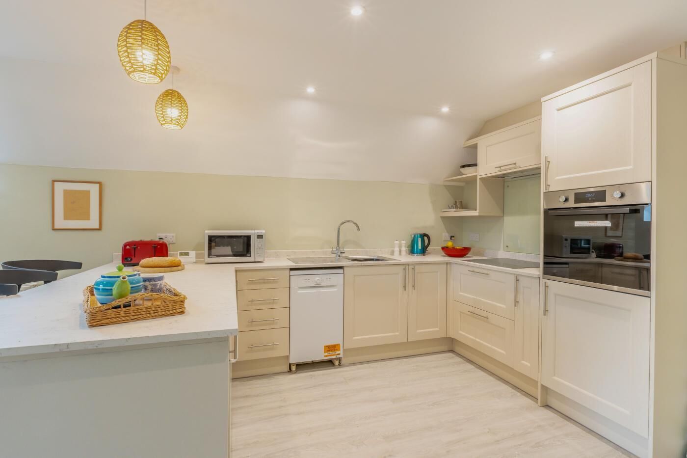 Microwave, oven, dishwasher, cookware/dishes/utensils