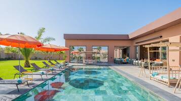 Villa Luxury, vista giardino | Piscina | Piscina all'aperto