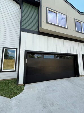 Unclassified image, 4 of 17, button - BRAND NEW Built Modern Gated Townhome 10 Min to Downtown (Houston)
