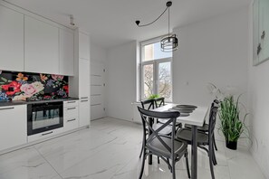 Standard-Studiosuite, 1 Queen-Bett und Schlafsofa, Nichtraucher, eigenes Bad | Eigene Küche | Wasserkocher mit Kaffee-/Teezubehör, Wasserkocher, Hochstuhl
