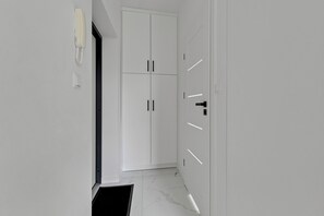 Standard Studio Suite, 1 Queen Bed with Sofa bed, Non Smoking, Private Bathroom | Interior - Glow - A Cozy Studio in a Great Location (Sopot)