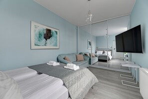 Standard-Studiosuite, 1 Queen-Bett und Schlafsofa, Nichtraucher, eigenes Bad | Hochwertige Bettwaren, individuell dekoriert, Bügeleisen/Bügelbrett