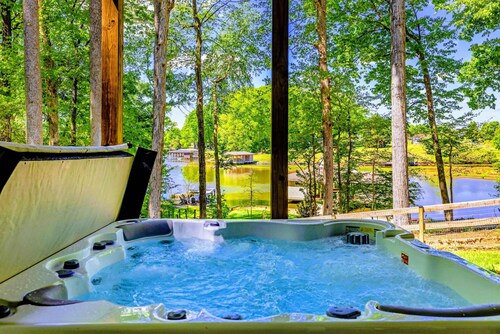 Lakefront Lake Anna, Dock, Hot Tub, Game Room