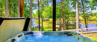 Lakefront Lake Anna, Dock, Hot Tub, Game Room