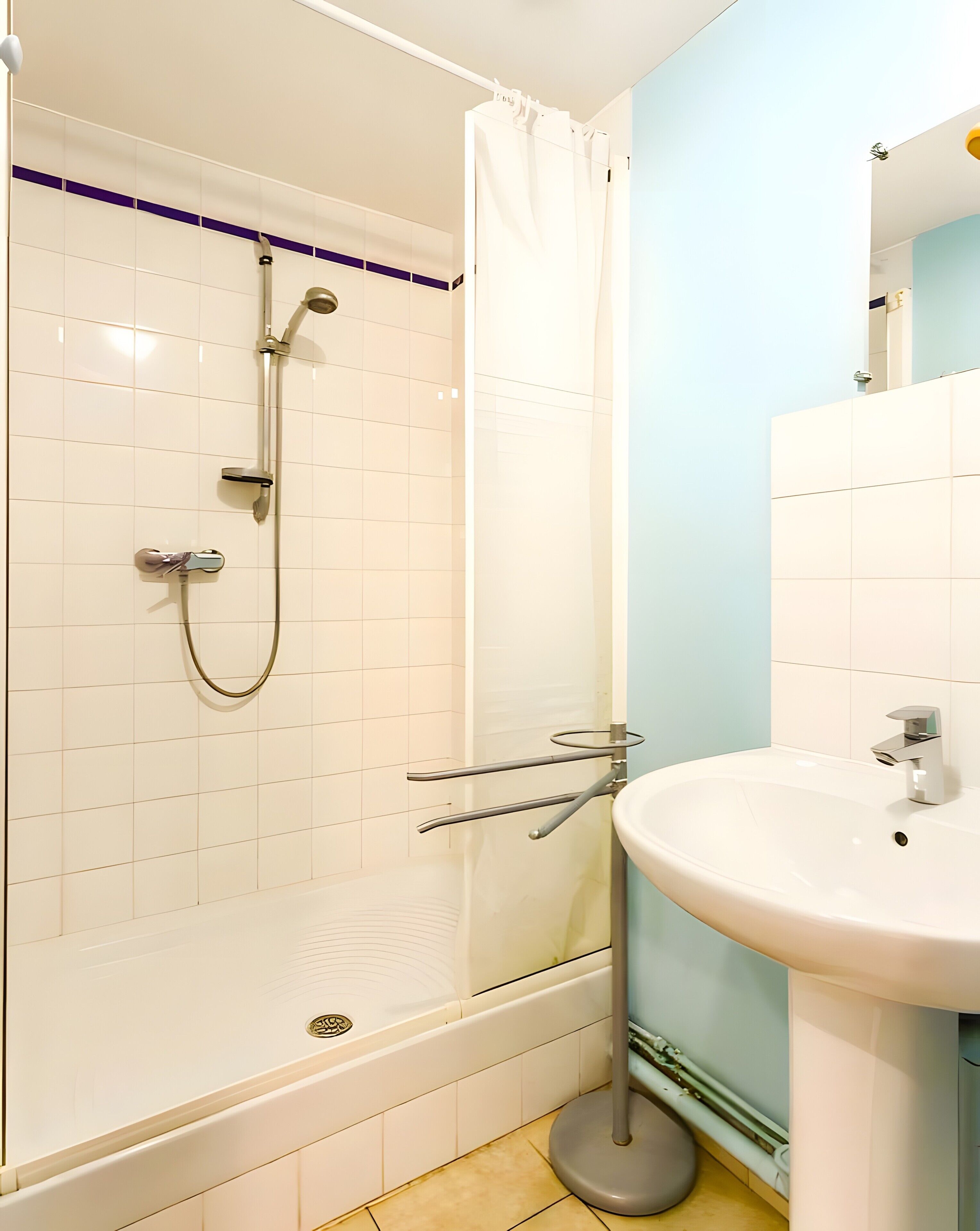 Shower, towels