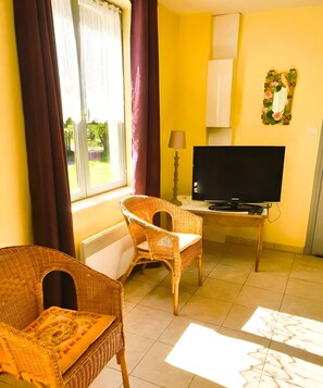 Télévision, cheminée