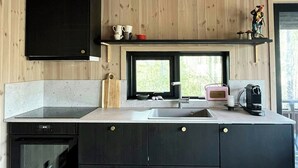 Coffee/tea maker, oven - Modern cabin high above Storelva near Eikefjord (Eikefjord)