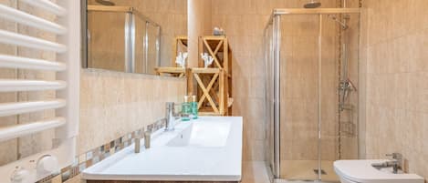 Shower, hair dryer, towels