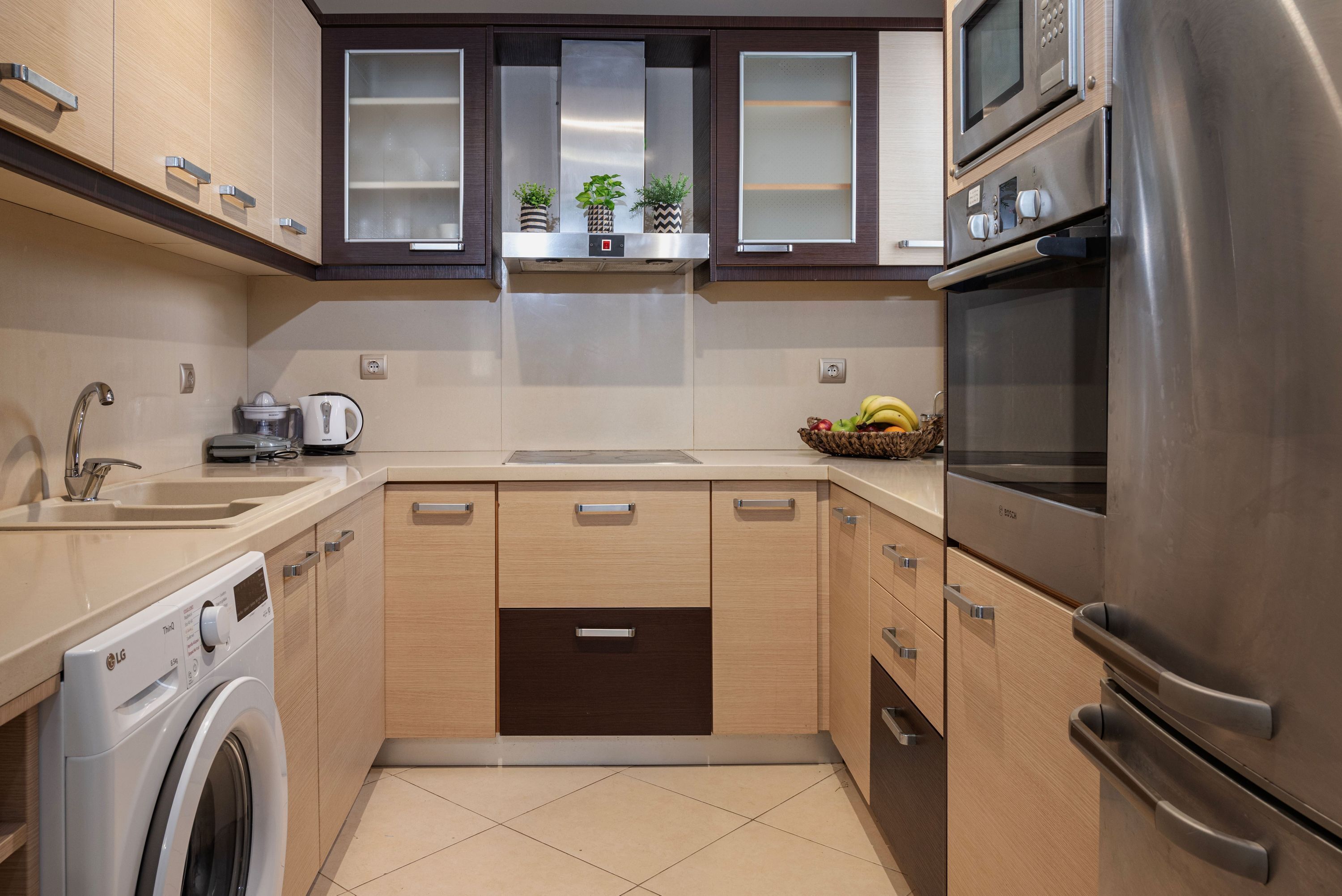 Coffee/tea maker, microwave, oven, stovetop