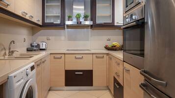 Coffee/tea maker, microwave, oven, stovetop