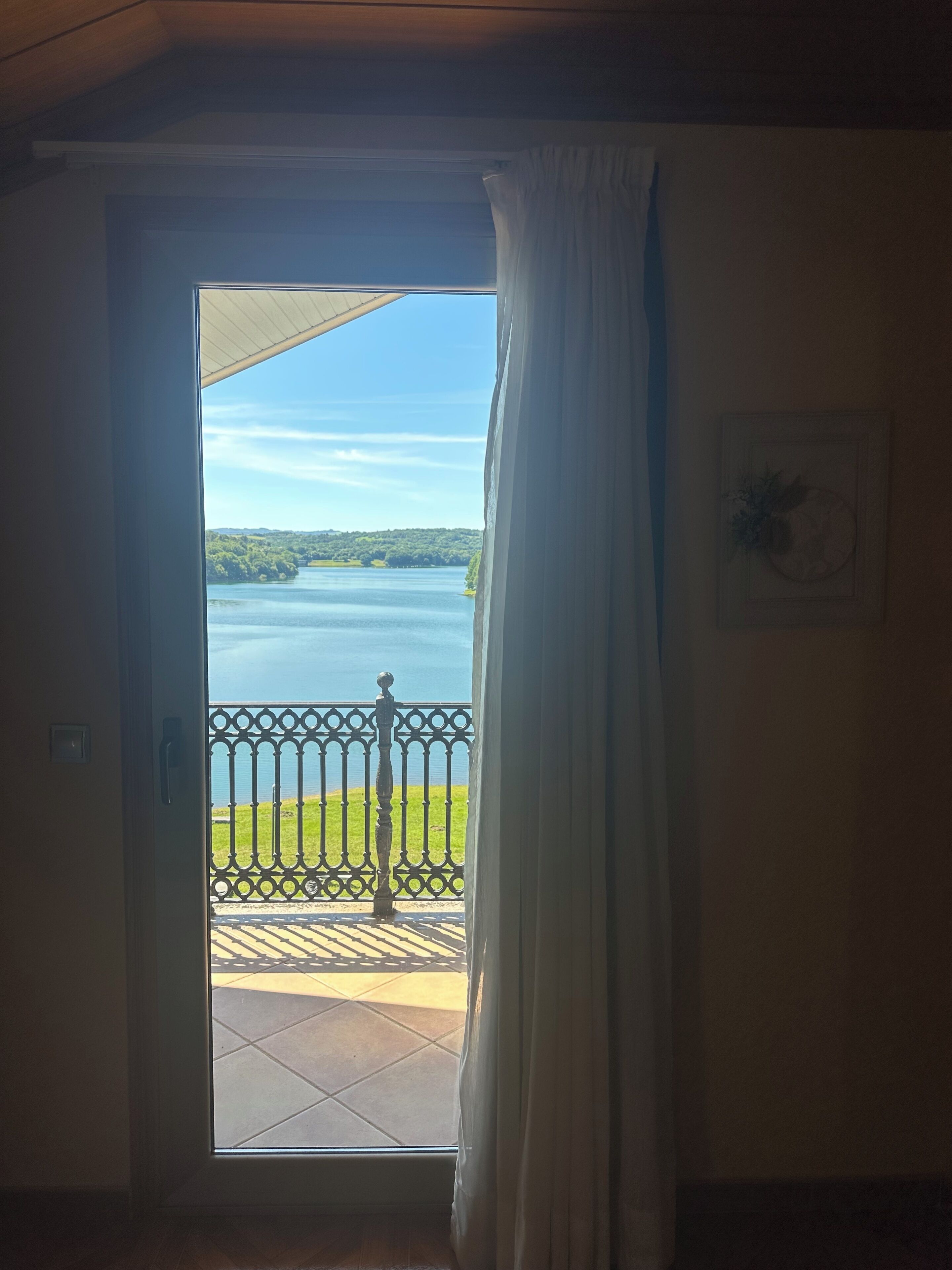 Deluxe Double Room, Balcony, Lake View | Interior