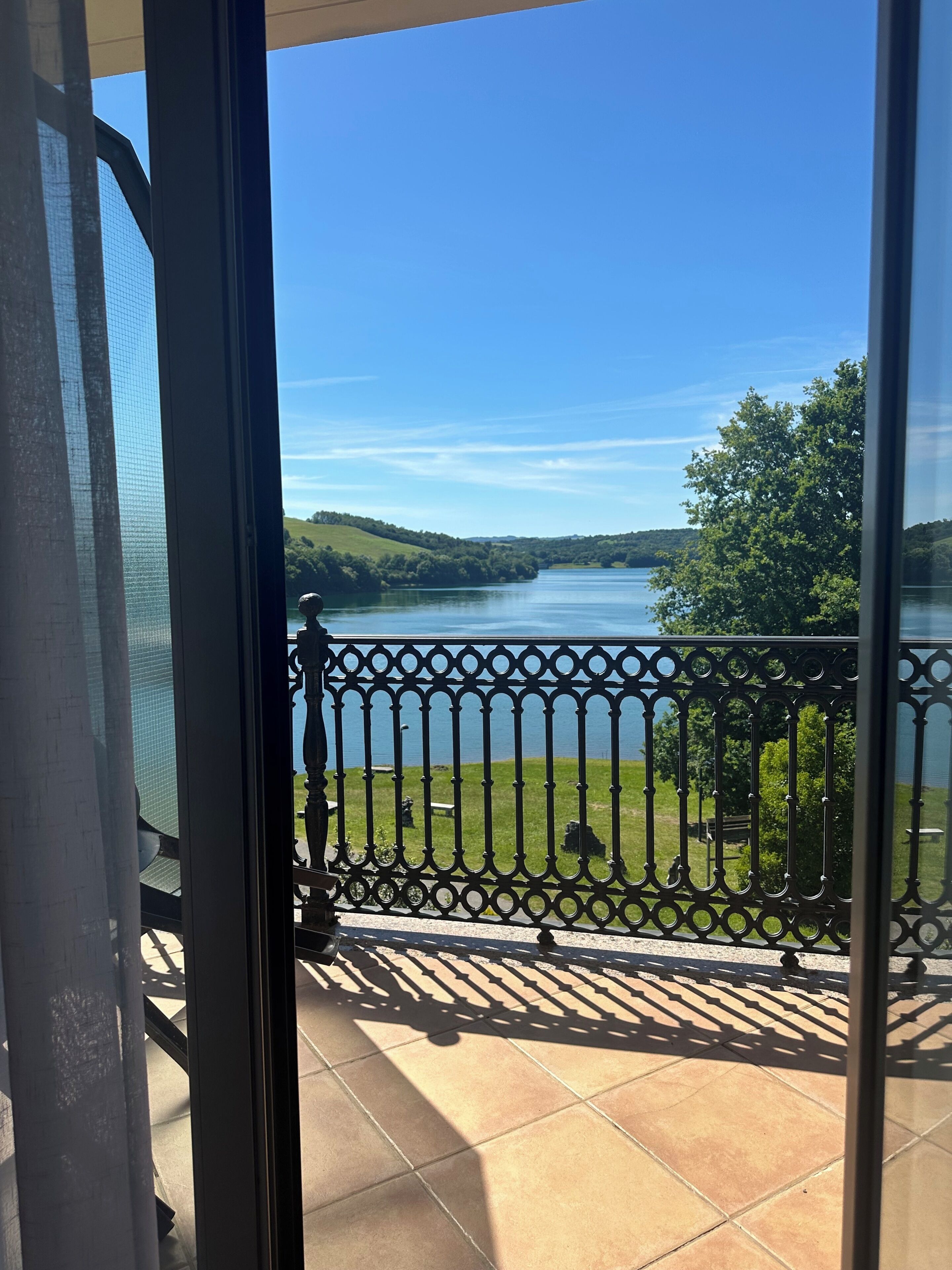 Classic Twin Room, Balcony, Lake View | Interior