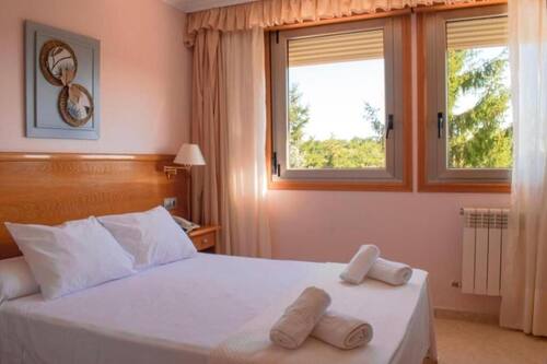 Habitació doble clàssica, vistes al jardí | Escriptori, wifi gratuïta i habitacions accessibles amb cadira de rodes