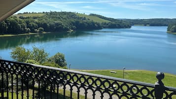 Deluxe Double Room, Balcony, Lake View | Property grounds