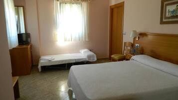 Suite, Garden View | Desk, free WiFi, wheelchair access