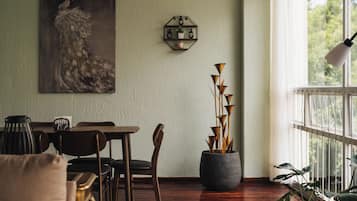 Apartamento Grand, balcón | Restauración