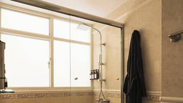 Apartamento Grand, balcón | Baño