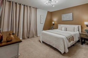 Room - 8BR house with pool near Disney area (Davenport)