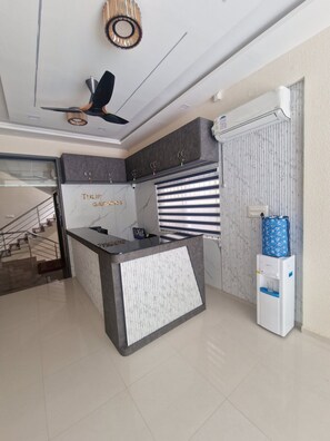Appartamento Deluxe, 3 camere da letto, balcone | Hall