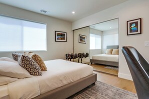 Iron/ironing board, free WiFi, bed sheets, wheelchair access - NEW LISTING: LUXURY HOME IN LA JOLLA WITH OCEAN VIEWS (San Diego)