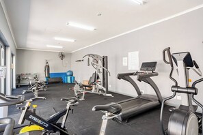Huone, 2 makuuhuonetta, esteetön, yksityinen uima-allas | Kuntosali