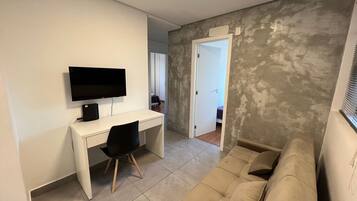 Apartamento | Zona de estar | Una televisión