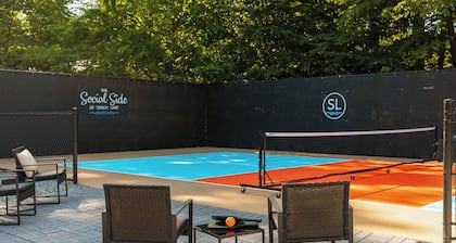King Room Near Torch Lake | Hot Tub, Sauna, Resort Amenities