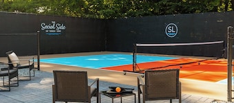 King Room Near Torch Lake | Hot Tub, Sauna, Resort Amenities