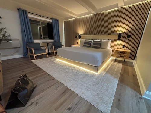 King Room Near Torch Lake | Hot Tub, Sauna, Resort Amenities