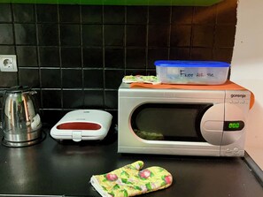 Microwave - Majka Guest House (Kotor)