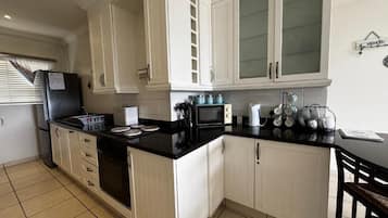 Apartment, 2 Bedrooms | Interior