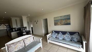 Apartment, 2 Schlafzimmer | Wohnzimmer