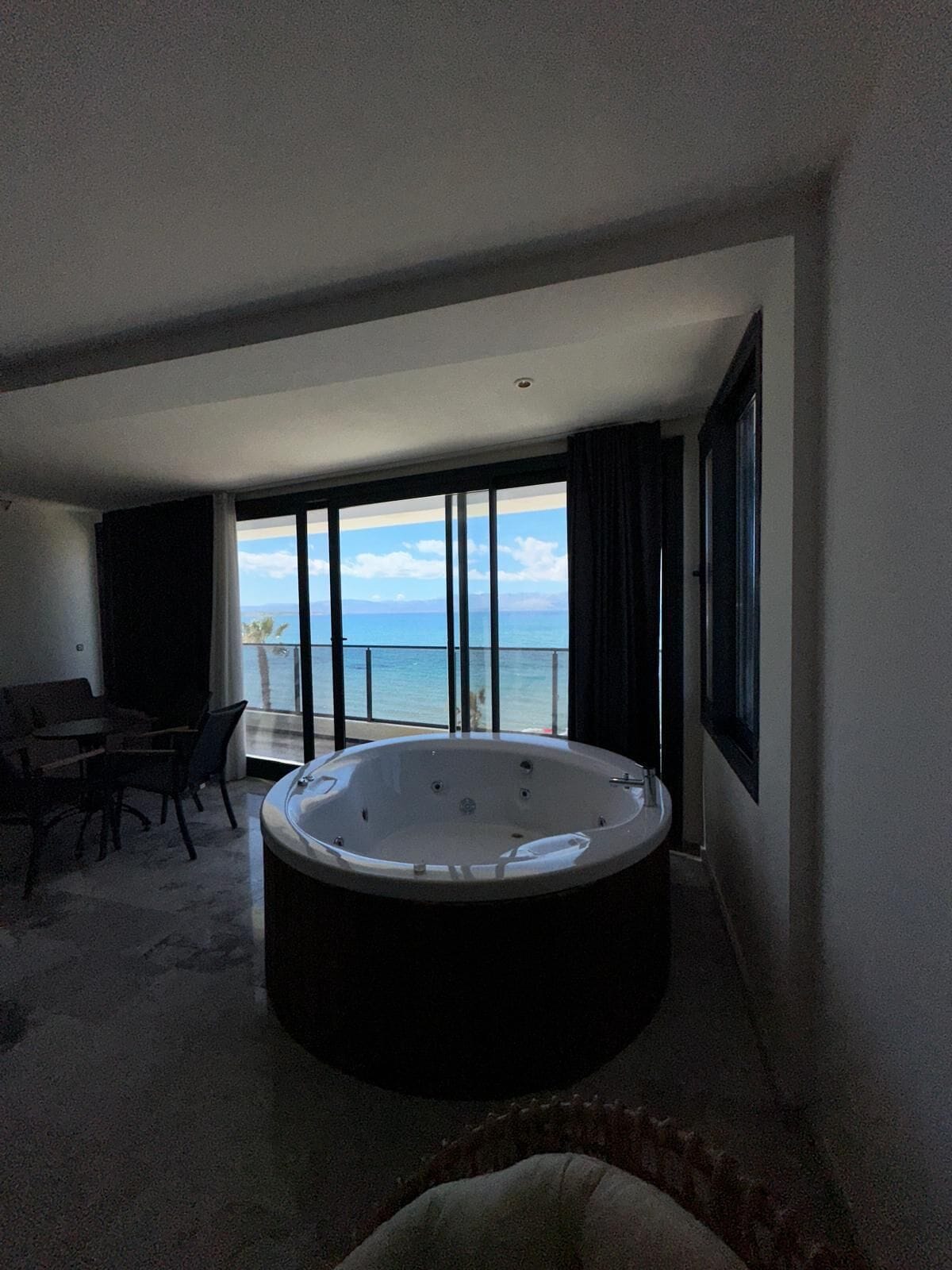 Kamar Quadruple Deluks, balkon, pemandangan laut | Interior