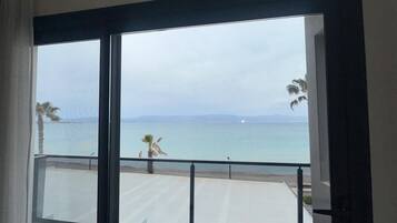 Comfort Triple Room, Balcony, Sea View | Interior