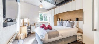Contractors & Families | Close to NEC, HS2, JLR