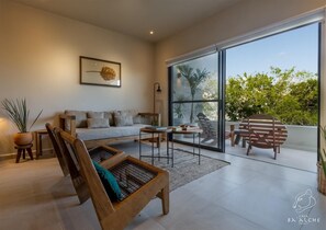 Living area - Beautiful 3 BR apartment CASA TORTUGA w / 4 Pools / BBQ / 10 min Drive to Beach (Playa del Carmen)