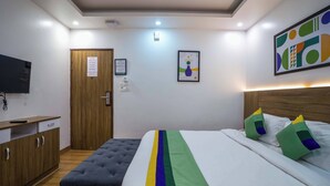 Standard Double Room - Treebo Palm Stays (Pune)
