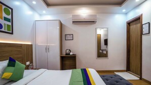 Standard Double Room - Treebo Palm Stays (Pune)