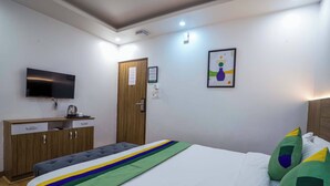 Standard Double Room - Treebo Palm Stays (Pune)