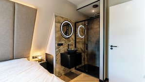 Room - Luxury 10-person villa in Waarland with 5 bedrooms, private indoor pool, hot tub, and plenty of peace, space, and comfort. (Waarland)
