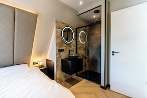 Unclassified image, 2 of 50, button - Luxury 10-person villa in Waarland with 5 bedrooms, private indoor pool, hot tub, and plenty of peace, space, and comfort. (Waarland)