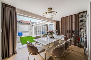Dining - Luxury 4-Bed Townhouse | Parking, Garden & Office (Windsor)