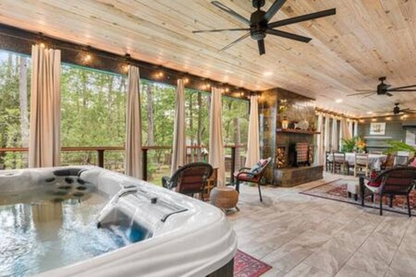 Indoor spa tub