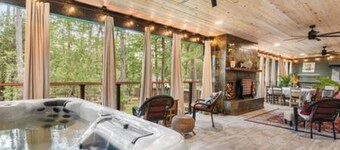 Downtown and Beach accessible Hot Tub + Firepit