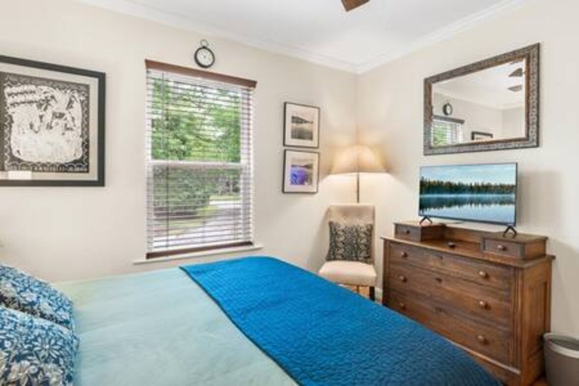 3 slaapkamers, een strijkplank/strijkijzer, gratis wifi, beddengoed