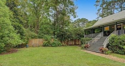 Downtown and Beach accessible Hot Tub + Firepit