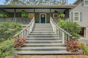 Exterior - Downtown and Beach accessible Hot Tub + Firepit (Mobile)