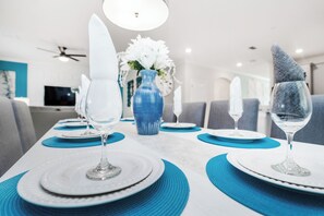Dining - Near Parks / Storey Lake 20054 (Kissimmee)