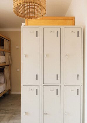 Shared Dormitory, Women only | Free WiFi, bed sheets - Outsite Ericeira Boavista (Mafra)